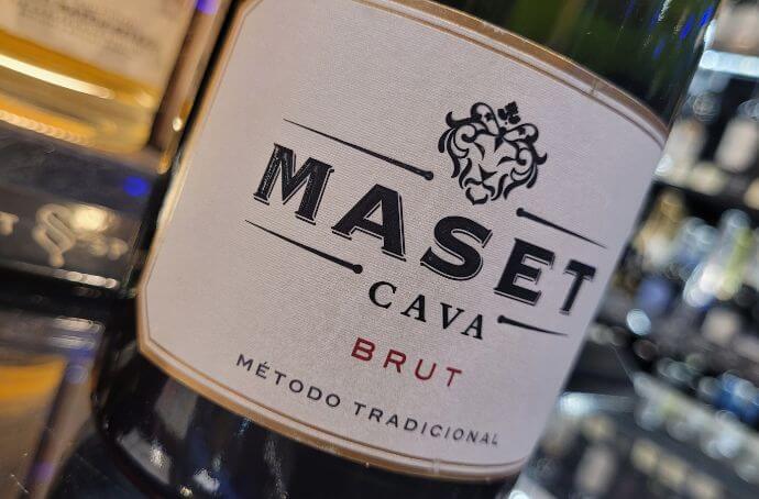 CAVA MASET BRUT HISZPAŃSKIE WINO MUSUJĄCE WYTRAWNE